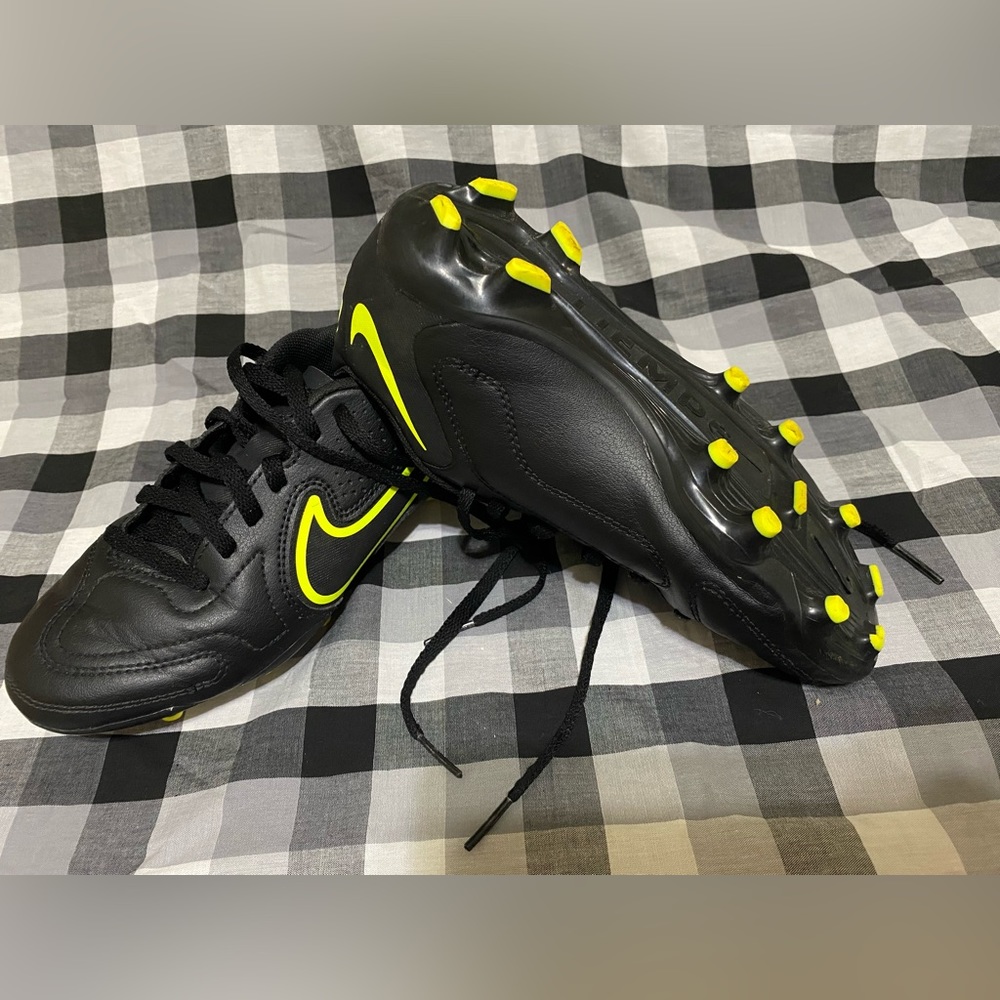 Nike Jr. Tiempo Legend 9 Club MG
Kids' Multi-Ground Soccer Cleats